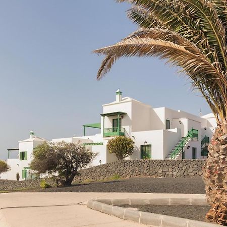 Apartamento Om Con Piscina Y Vistas Al Mar Apartment Costa Teguise Exterior photo