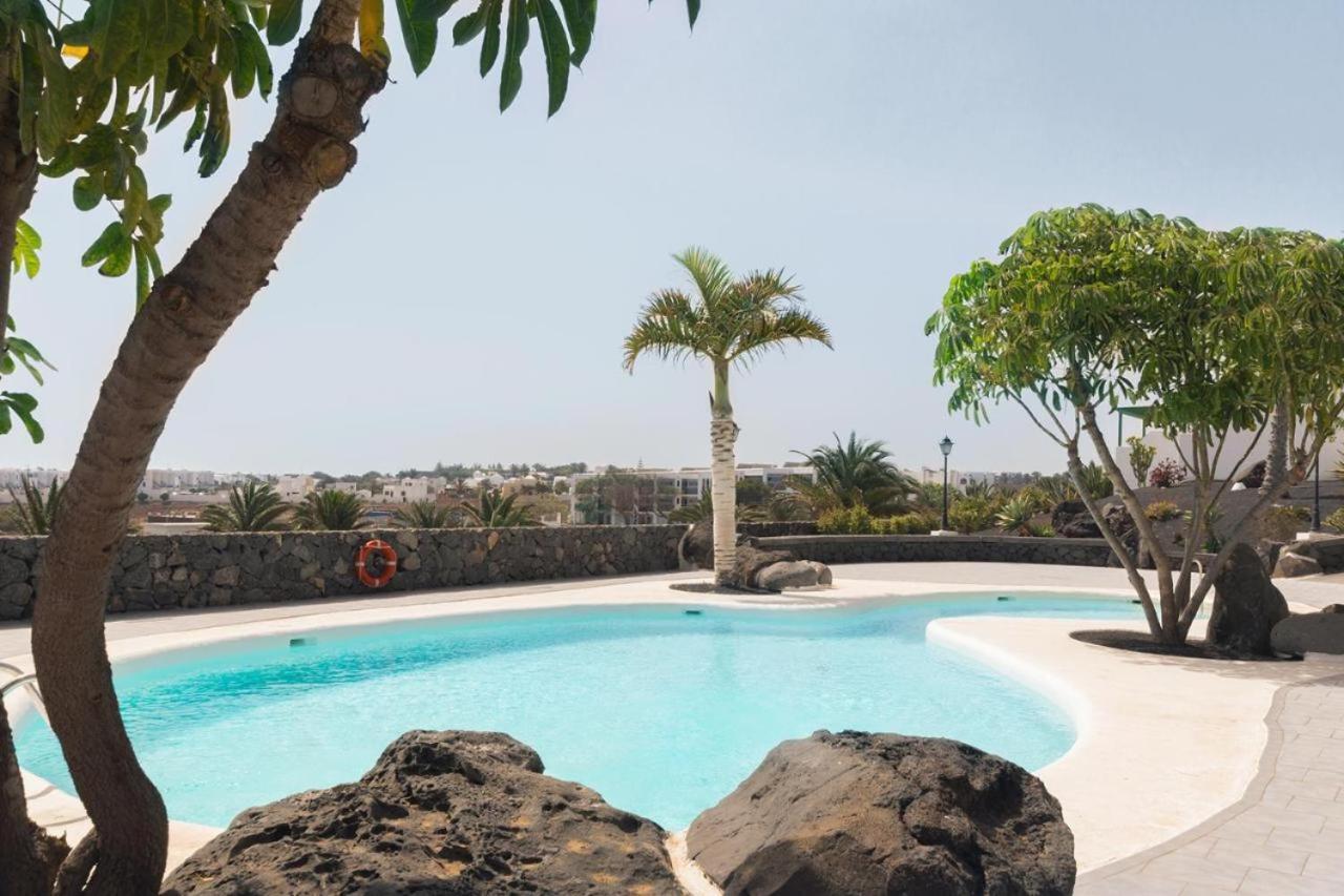 Apartamento Om Con Piscina Y Vistas Al Mar Apartment Costa Teguise Exterior photo