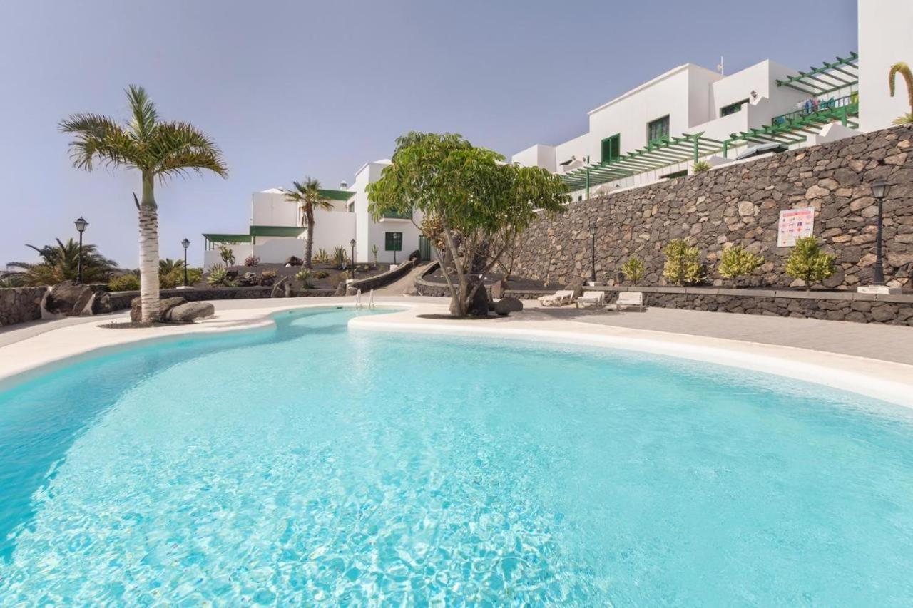 Apartamento Om Con Piscina Y Vistas Al Mar Apartment Costa Teguise Exterior photo
